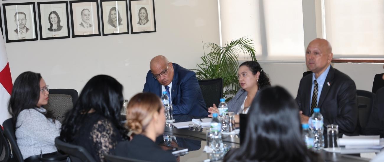 UAF Refuerza Capacitación Técnica en Materia de Seguridad y Control de Armas · Noticias · UAF